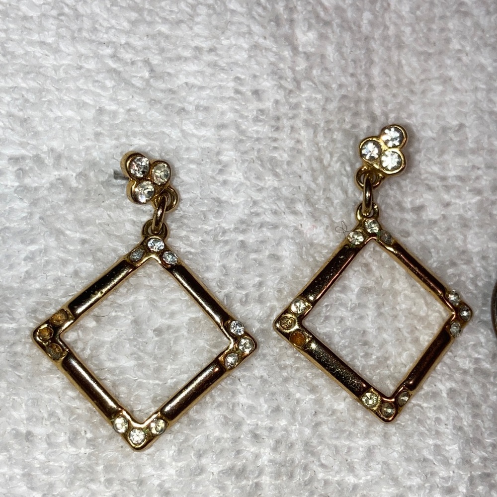 Women’s earrings